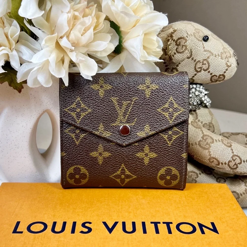 Louis Vuitton Brown Monogram Bi-Fold Snap Wallet